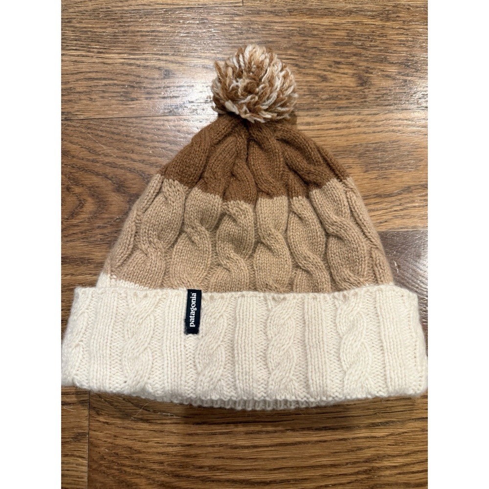 Patagonia Women's Tan Cream White Pom Pom Beanie One Size Winter Ski Hat Cable